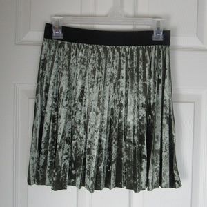NWT Max Studio Velour Green Skirt Size Small